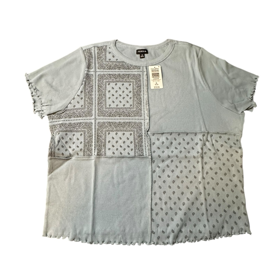 Torrid Bandana Tee NWT - Picture 2 of 5